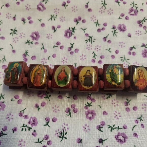 Vintage Wooden Religious Figures Stretch Bracelet - Picture 5 of 5